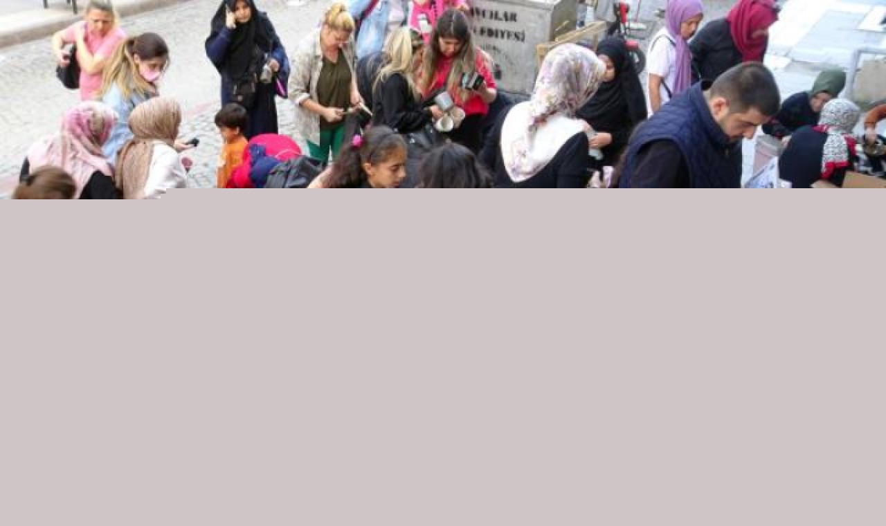 Yangın çıkan züccaciyedeki ürünler yapılan indirimle dakikalar içinde tükendi