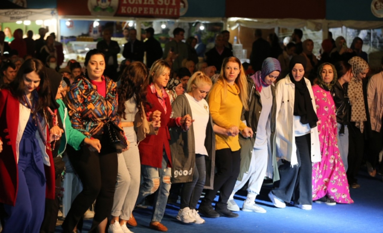 KÜÇÜKÇEKMECE’DEKİ TRABZON GÜNLERİ BİNLERCE İSTANBULLUYU AĞIRLADI