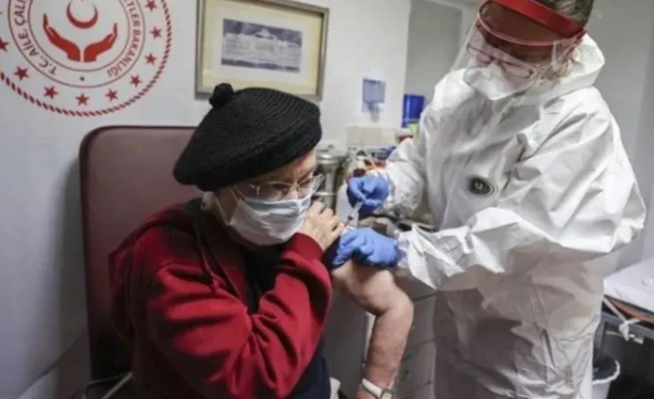 65 yaş üstü ve kronik hastalar için aşı kararı