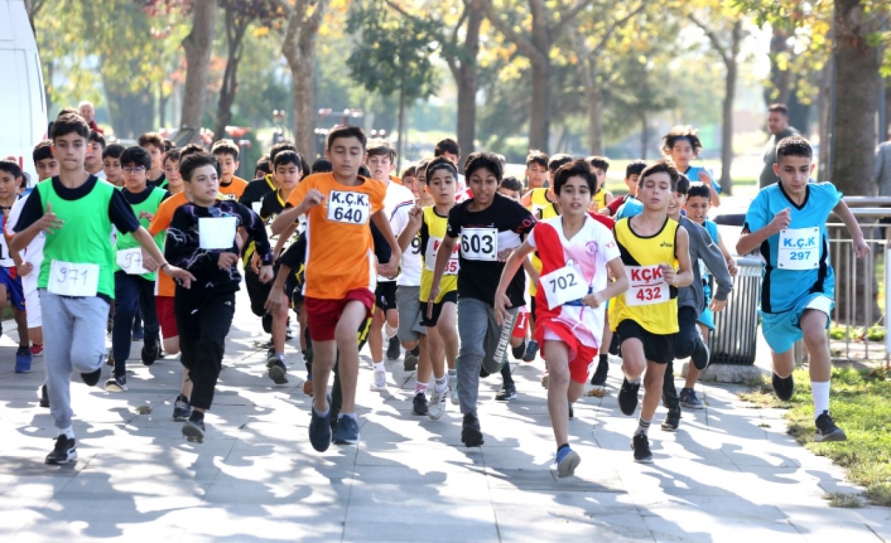 GENÇLER CUMHURİYET İÇİN KOŞTU