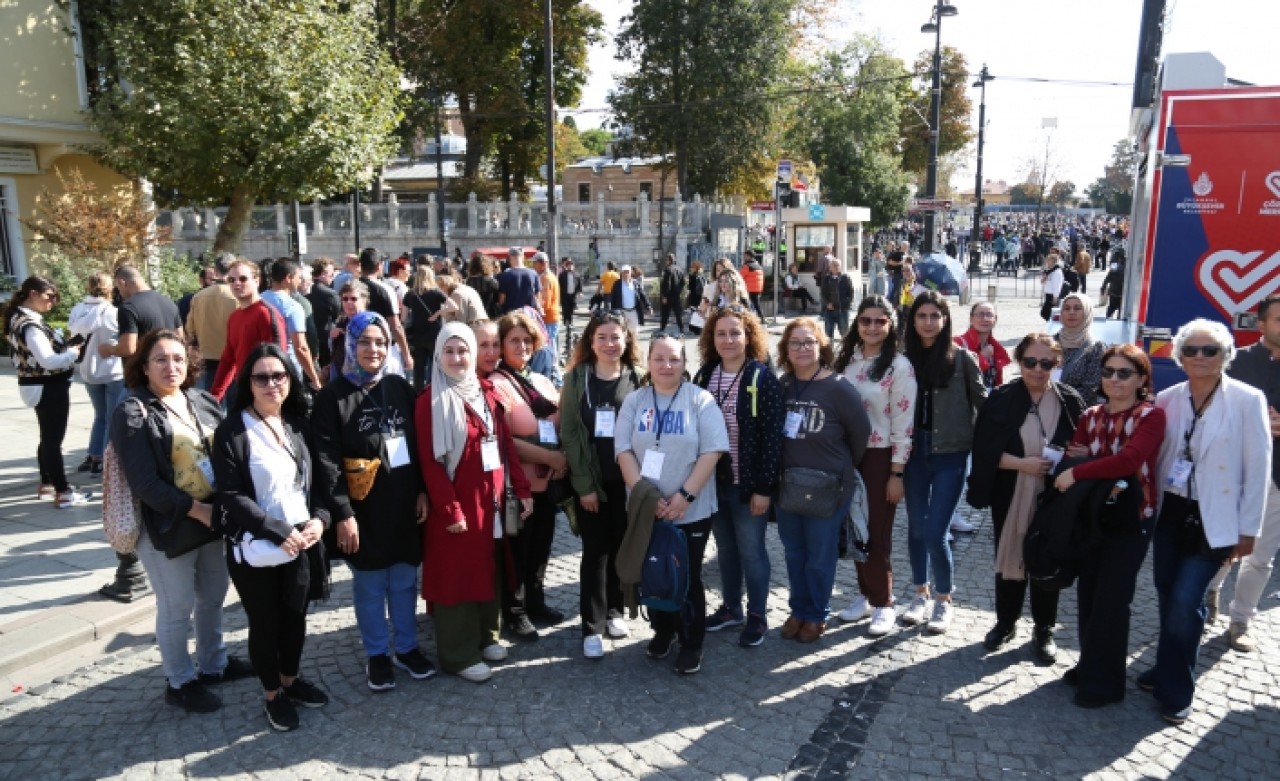 KÜÇÜKÇEKMECELİ KADINLAR İSTANBUL’U GEZİYOR