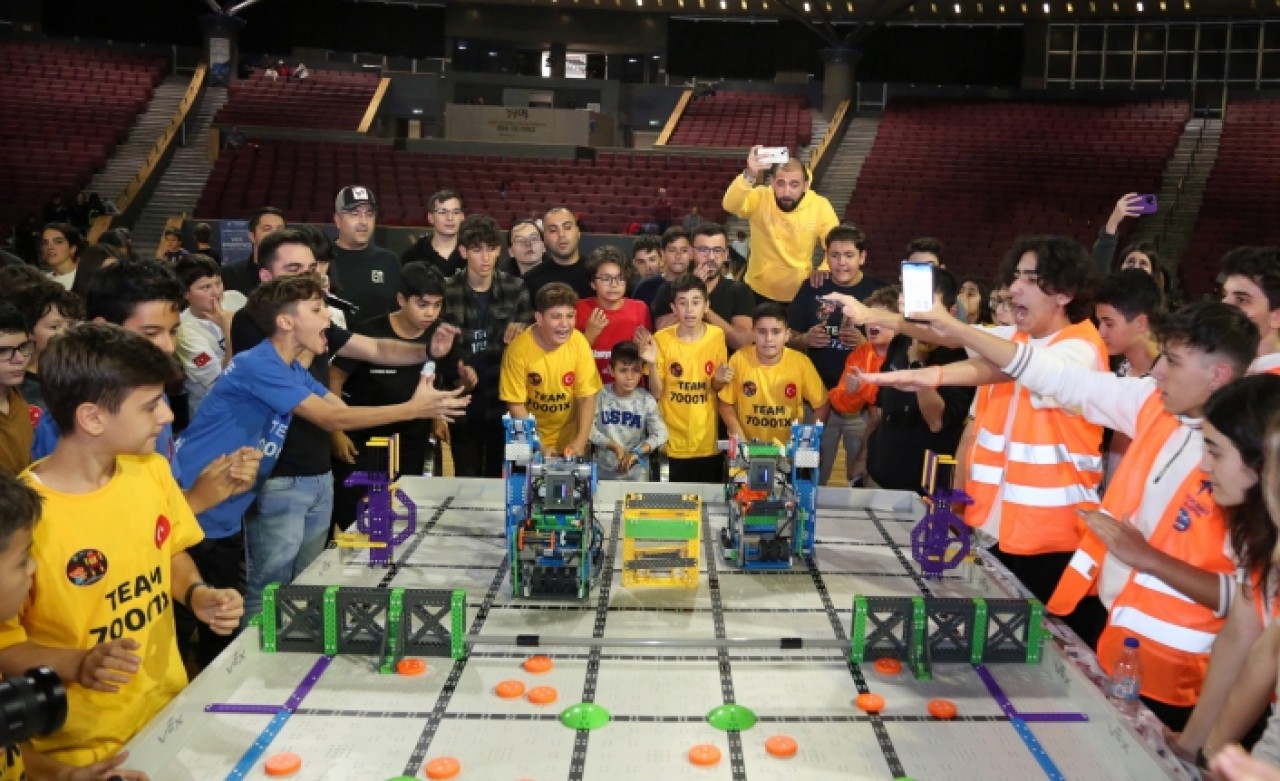 KÜÇÜKÇEKMECE, DÜNYA’NIN EN BÜYÜK ROBOTİCS TURNUVASINA EV SAHİPLİĞİ YAPTI
