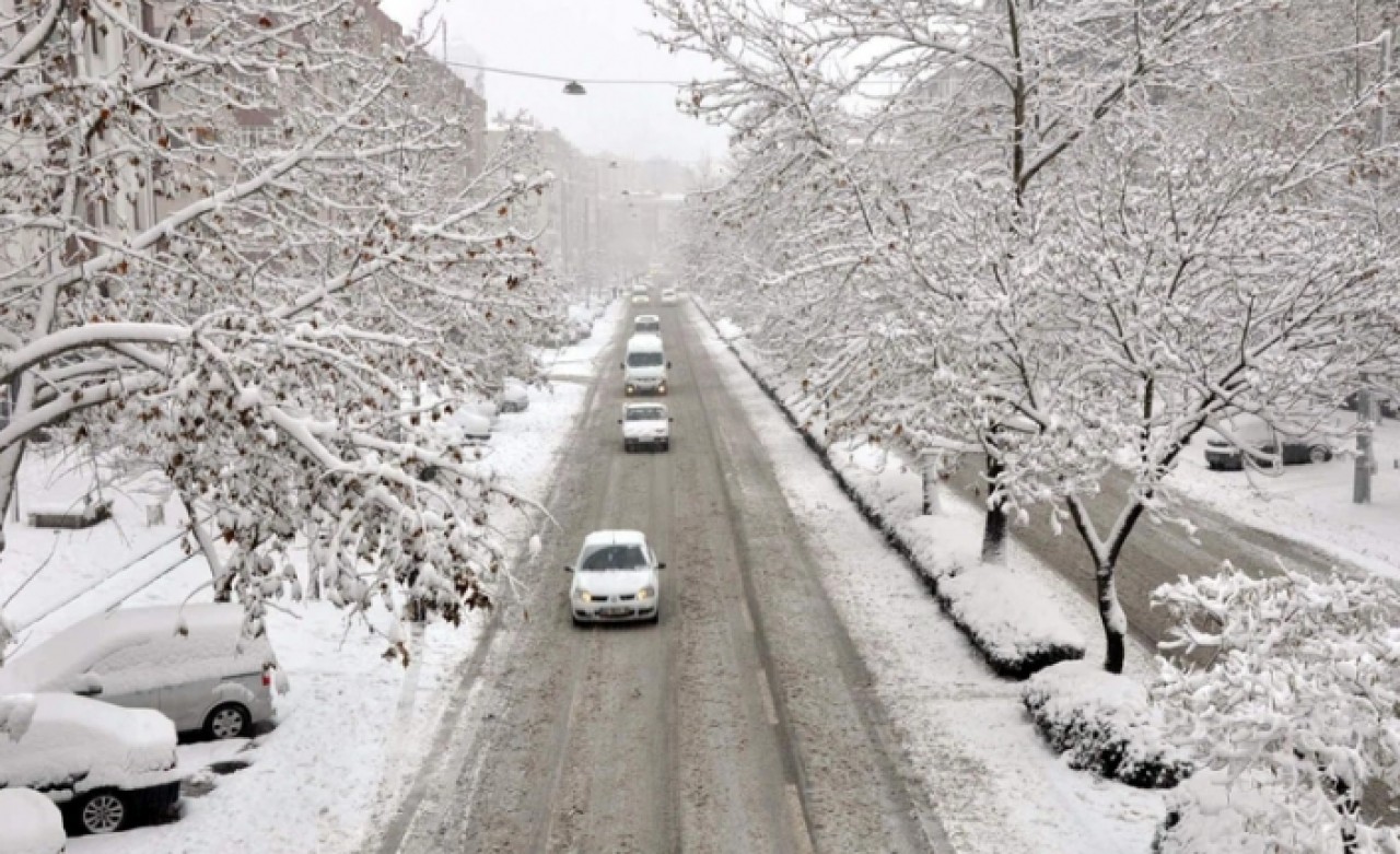 Türkiyenin kapısına dayandı: Meteoroloji kar beklenen illeri tek tek açıkladı