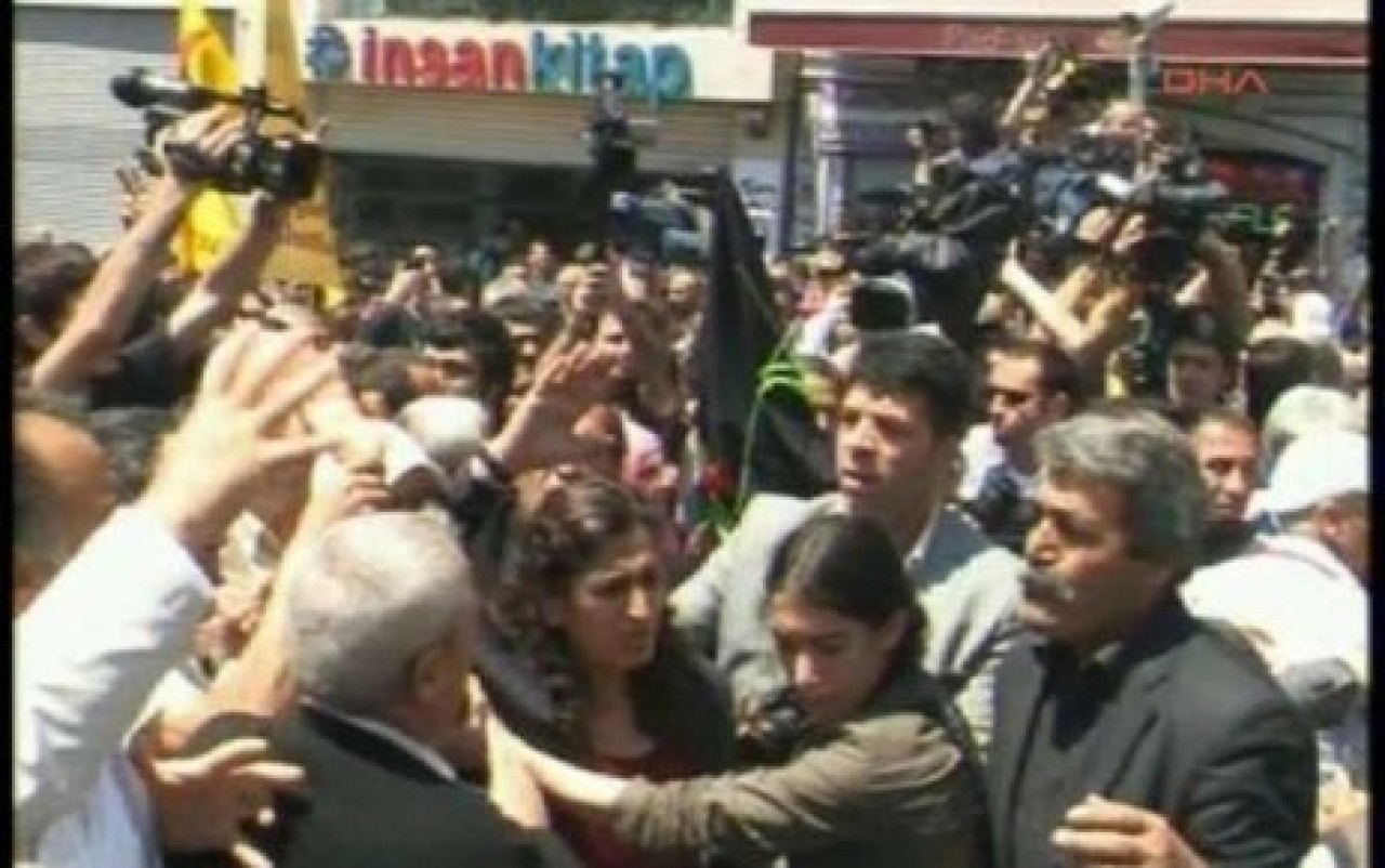 Sebahat Tuncel'den polislere 'Allah belanızı versin'