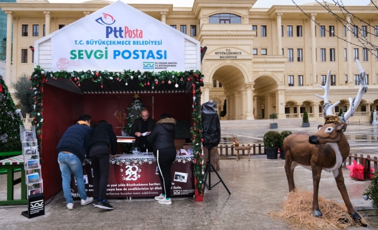 Yılbaşı için kurulan Sevgi Postanesi’nde nostaljiyi yaşadılar