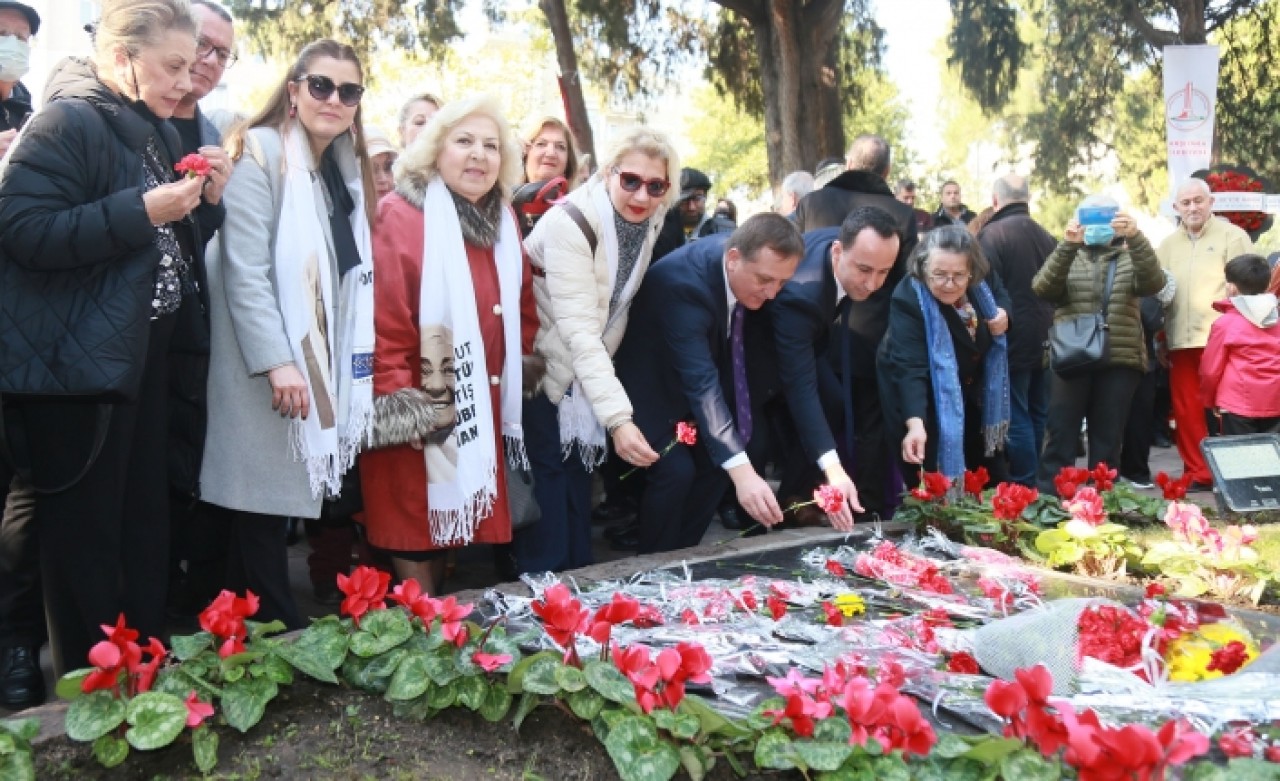Büyükçekmeceli Kadınlar Zübeyde Hanım’ı mezarı başında andı