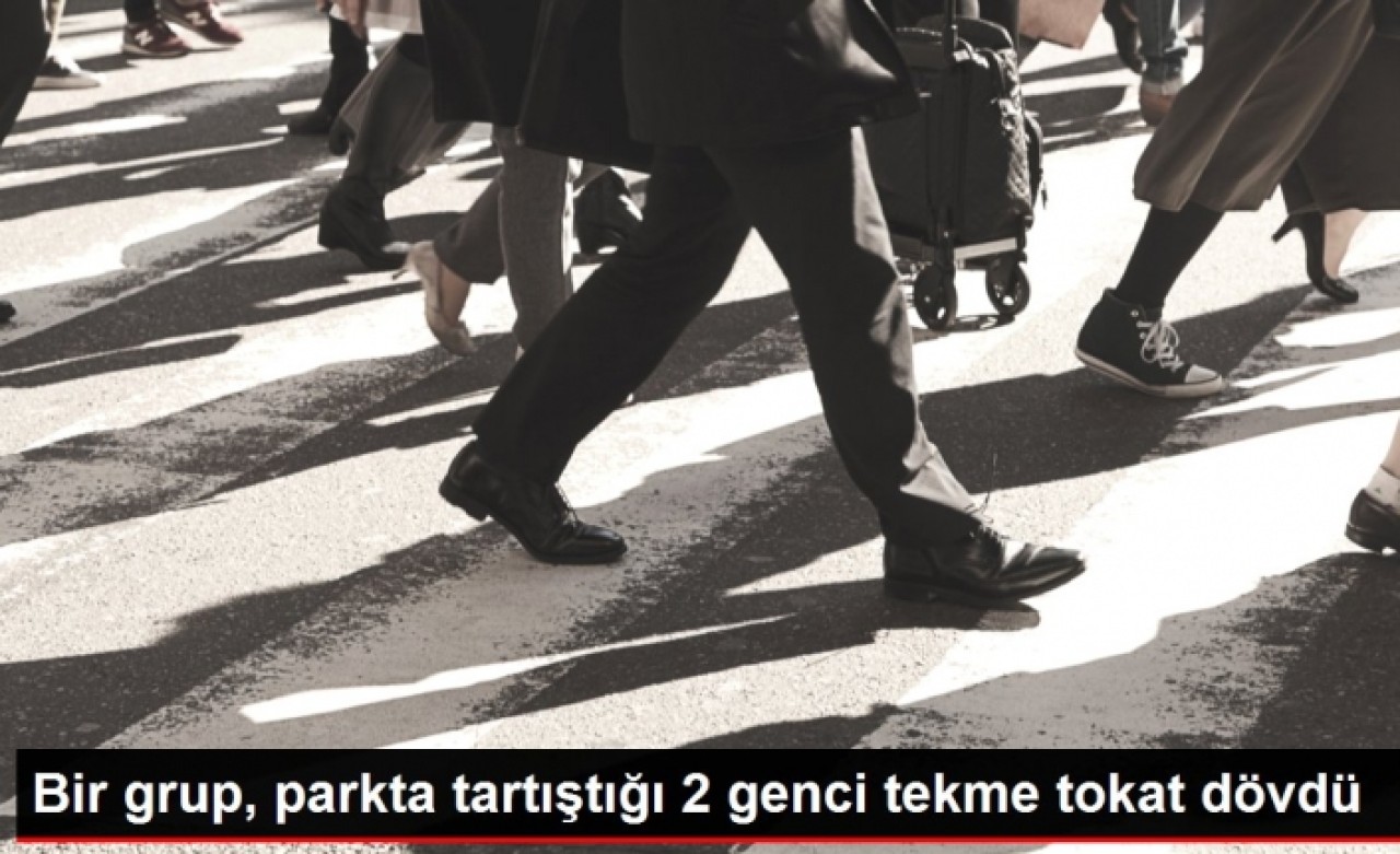 Beylikdüzünde bir grup, parkta tartıştığı 2 genci tekme tokat dövdü