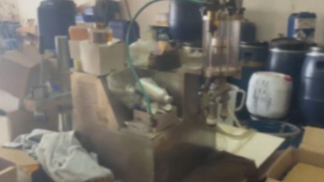 KÜÇÜKÇEKMECEDE SAHTE PARFÜM OPERASYONU