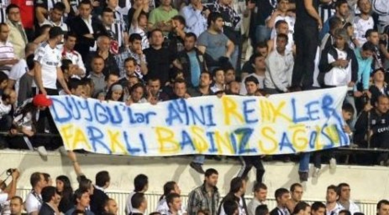 Beşiktaş'tan Fener'e duygusal pankart