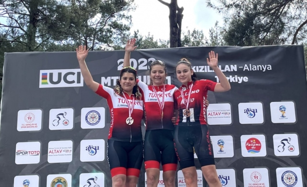 Büyükçekmece’nin altın kızı madalyaya doymuyor!