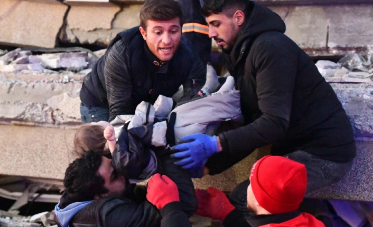 Yakınları bulunamayan deprem kurbanı çocuklar nereye yerleştiriliyor?