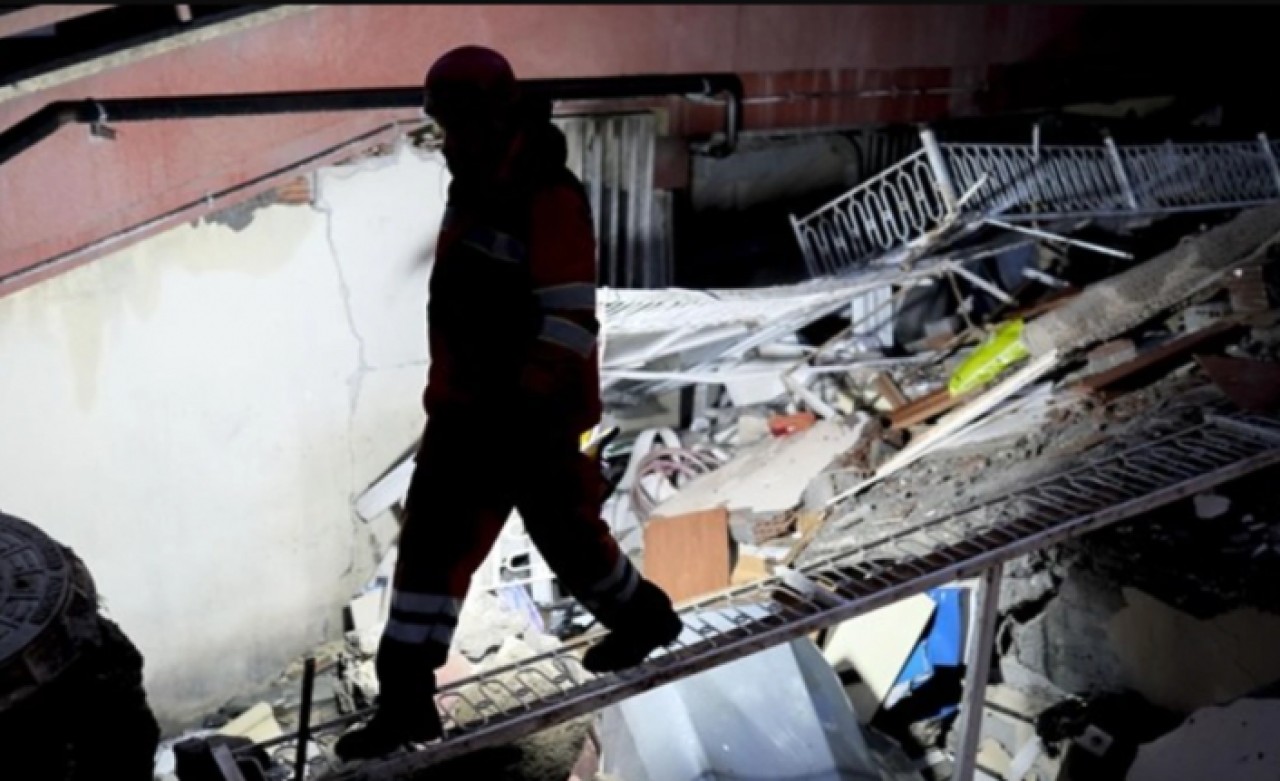 Enkazda kalan kızı için Hataya giden baba, kalp krizi geçirip hayatını kaybetti