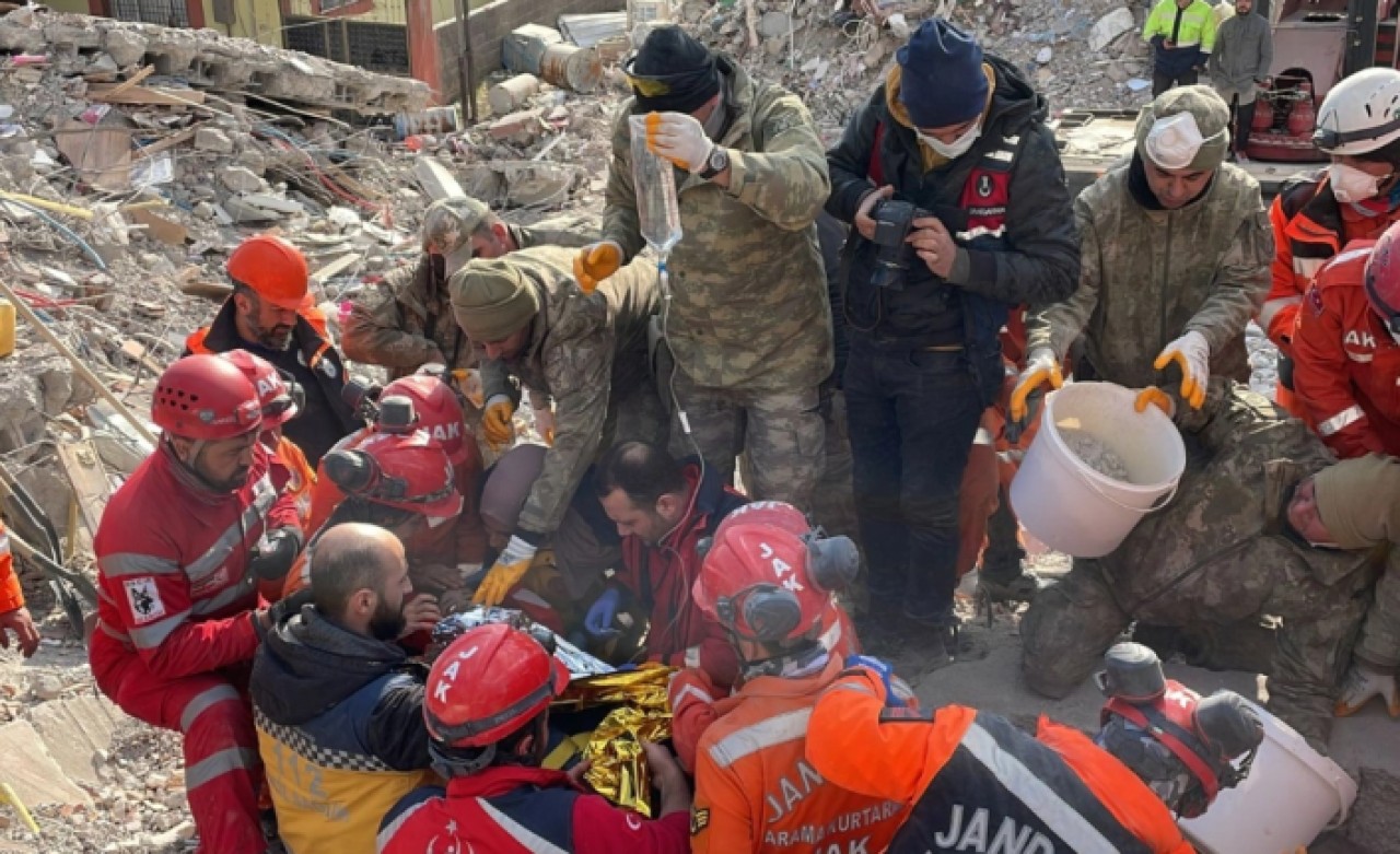 Depremin 10. günde bir mucize daha: Melike İmamoğlu, 222 saat sonra enkazdan sağ çıkarıldı