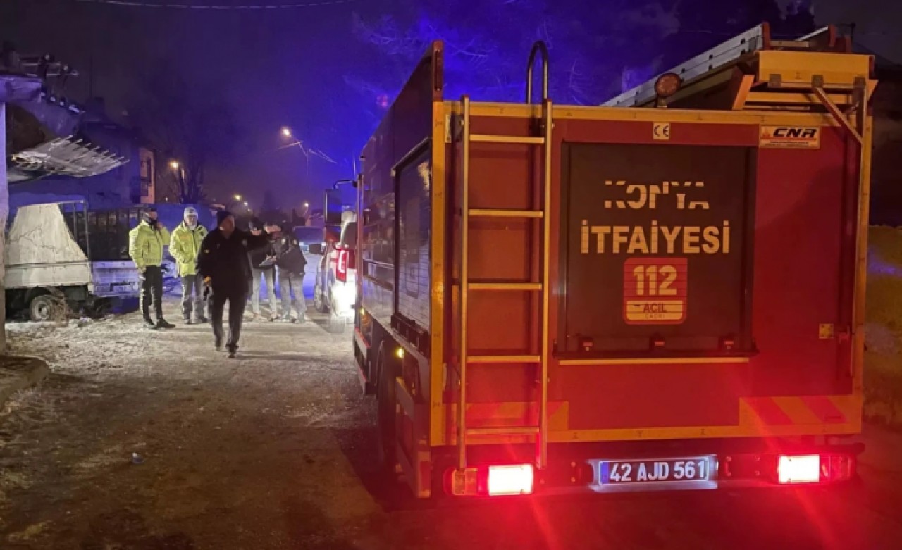 Konyada yangın çıkan evde çöken çatının altında kalan 7 depremzede hayatını kaybetti