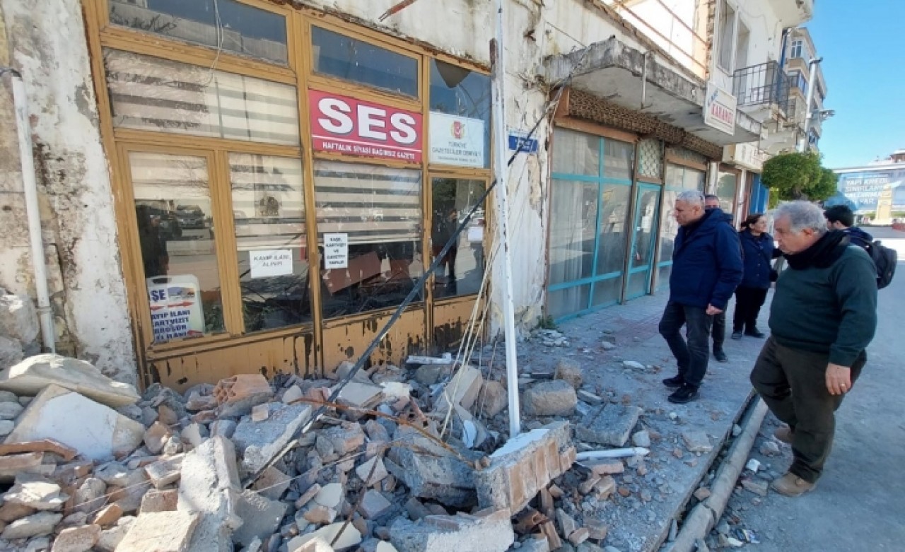 Afet bölgesindeki gazetecilere ziyaret