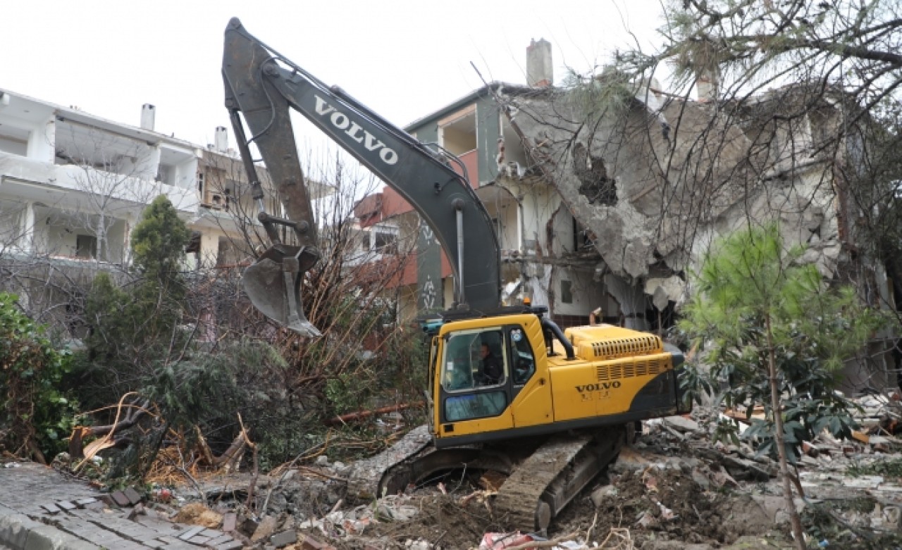 “Vatandaşın keyfini beklemeden riskli yapıları biz yıkacağız”