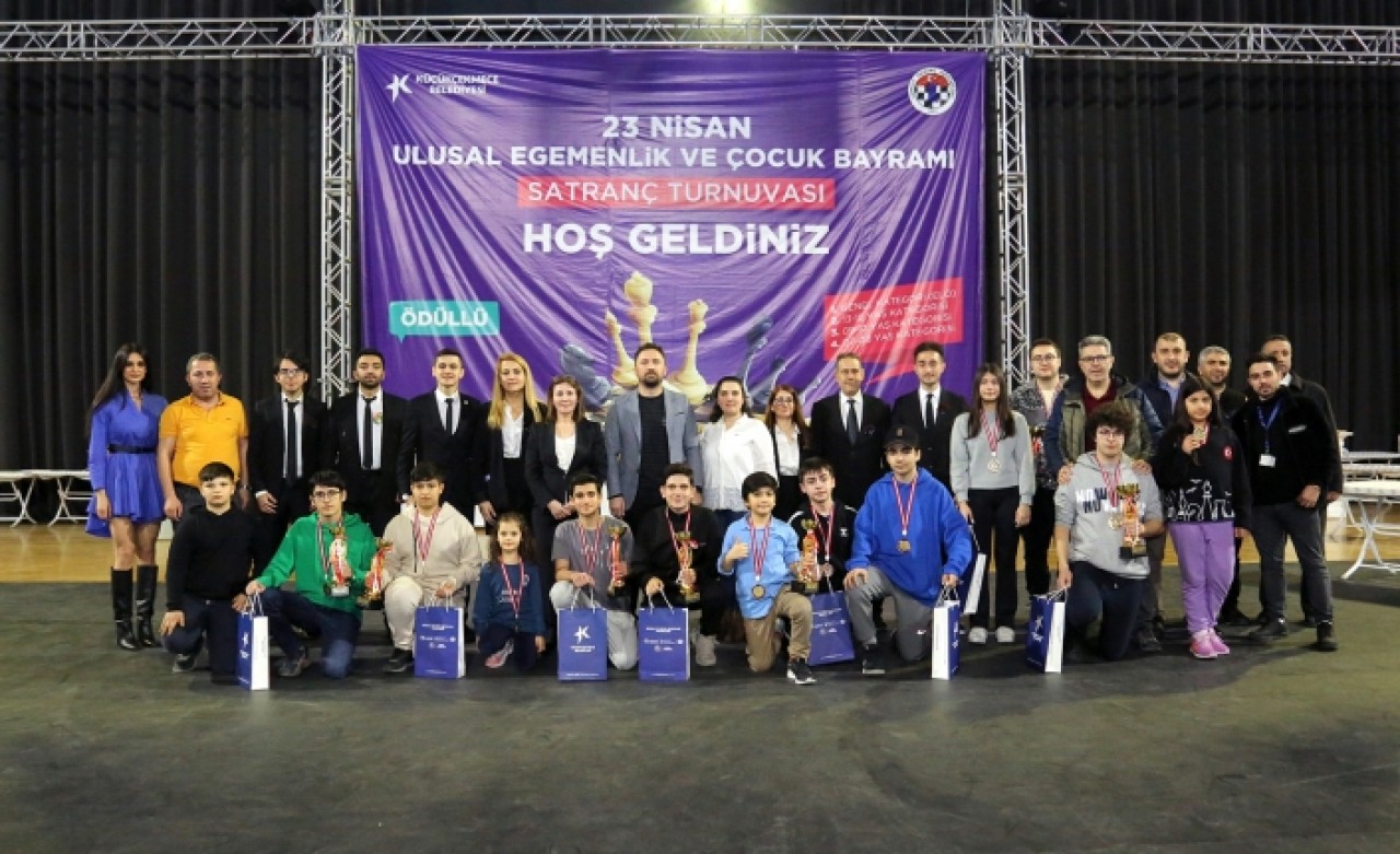 KÜÇÜKÇEKMECE’DE 23 NİSAN SATRANÇ TURNUVASI HEYECANI