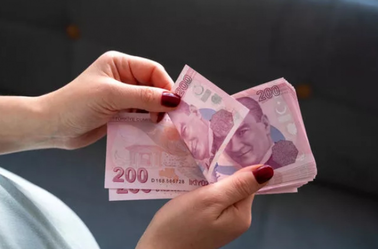 Emekli maaş ve ikramiyeleri hesaplara yatıyor! İşte merakla beklenen tarih