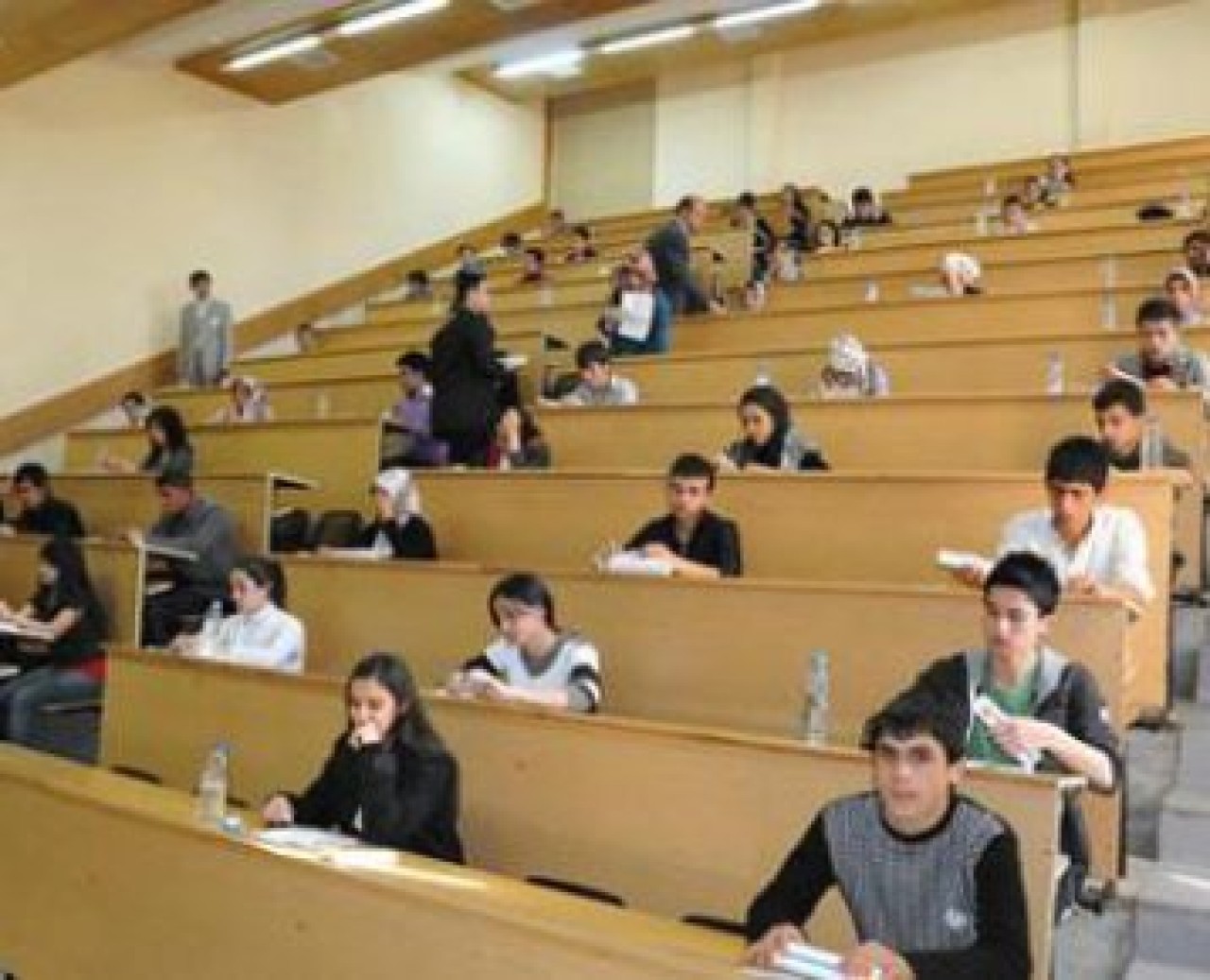 Yine sınav rezaleti