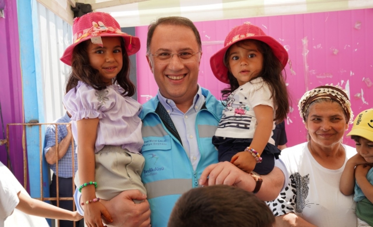 BAŞKAN ÇALIK, 23 NİSAN’I DEPREM BÖLGESİNDEKİ ÇOCUKLARLA KUTLADI