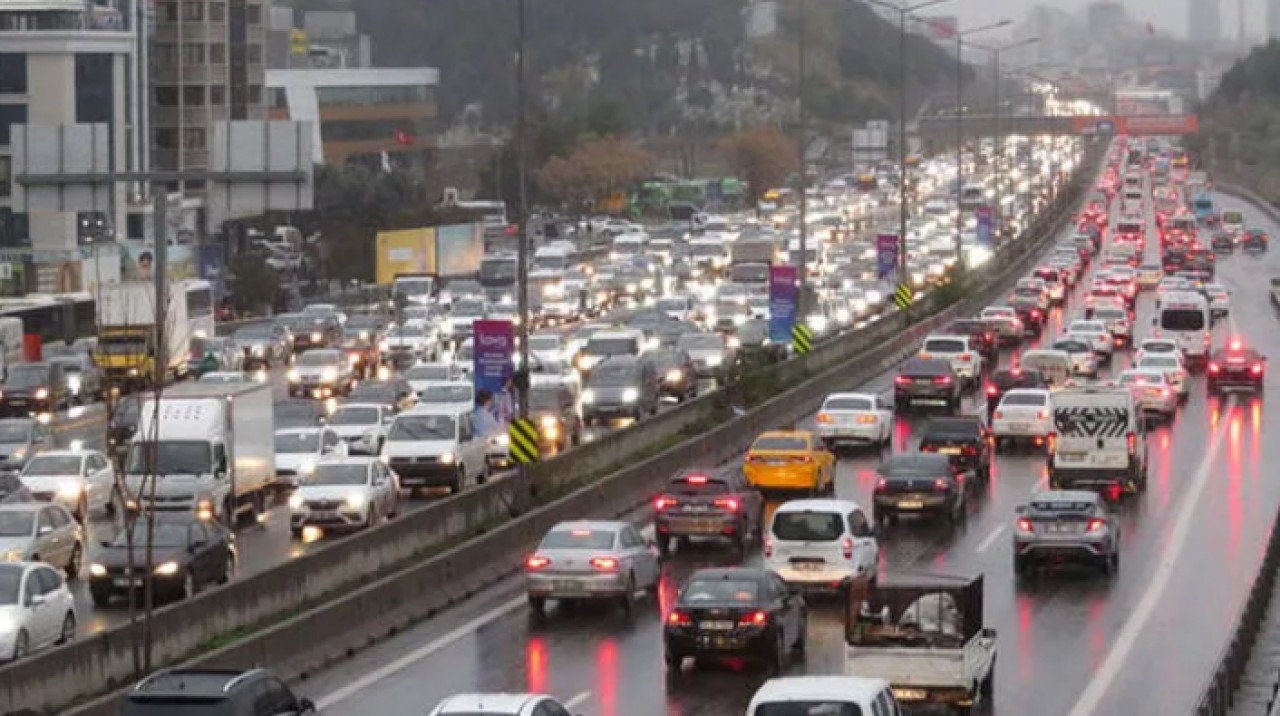 İstanbul’da trafik kilitlendi! Yüzde 72yi aştı