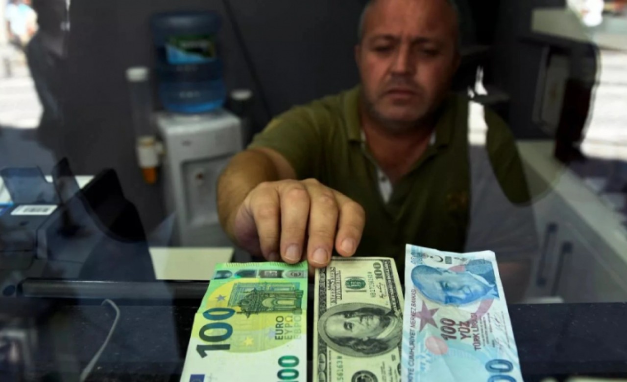 Dolar gece yarısı rekor kırdı!