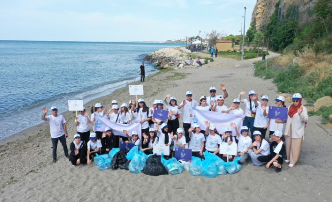 Öğrencilerden kıyı temizliği