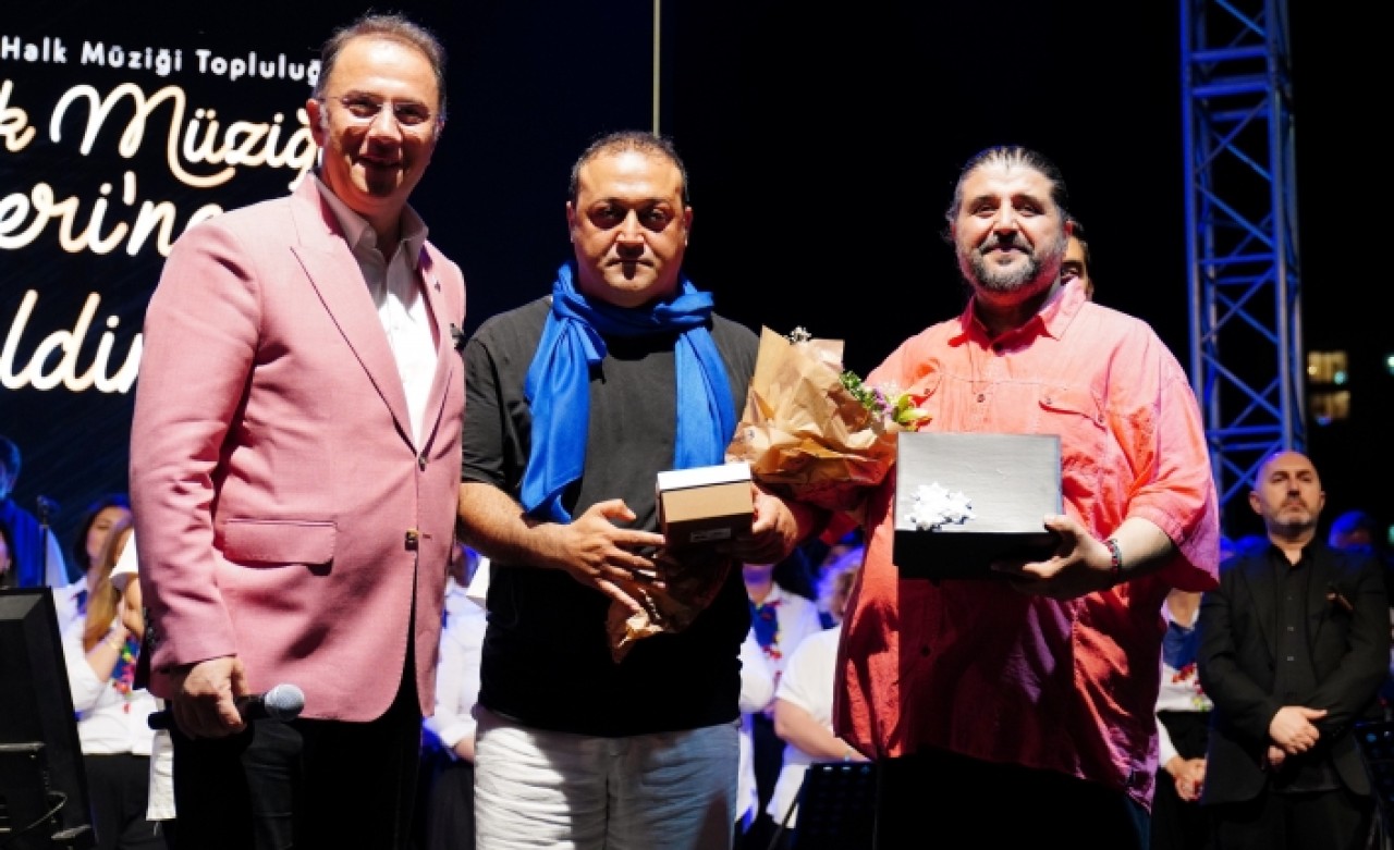 BEYLİKDÜZÜ BELEDİYESİ HALK MÜZİĞİ TOPLULUĞU TAM NOT ALDI