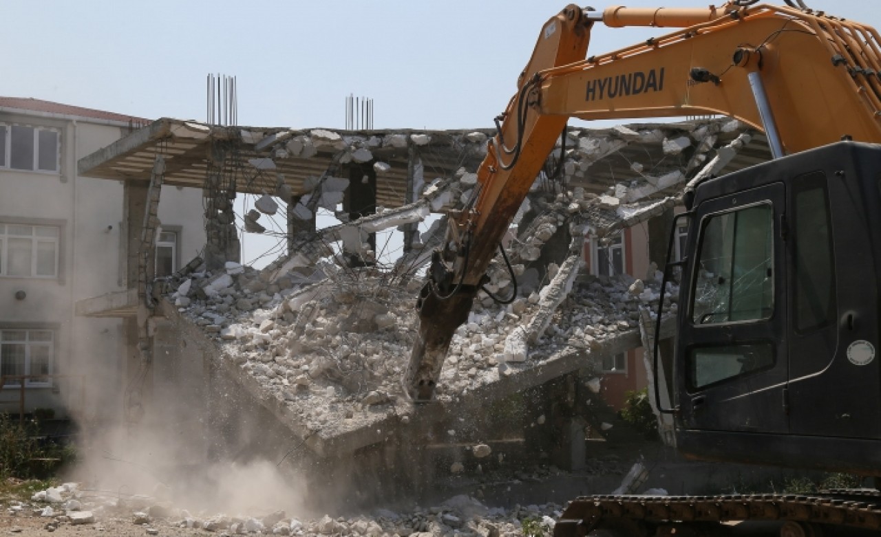 1 haftada 11 kaçak yıkıldı