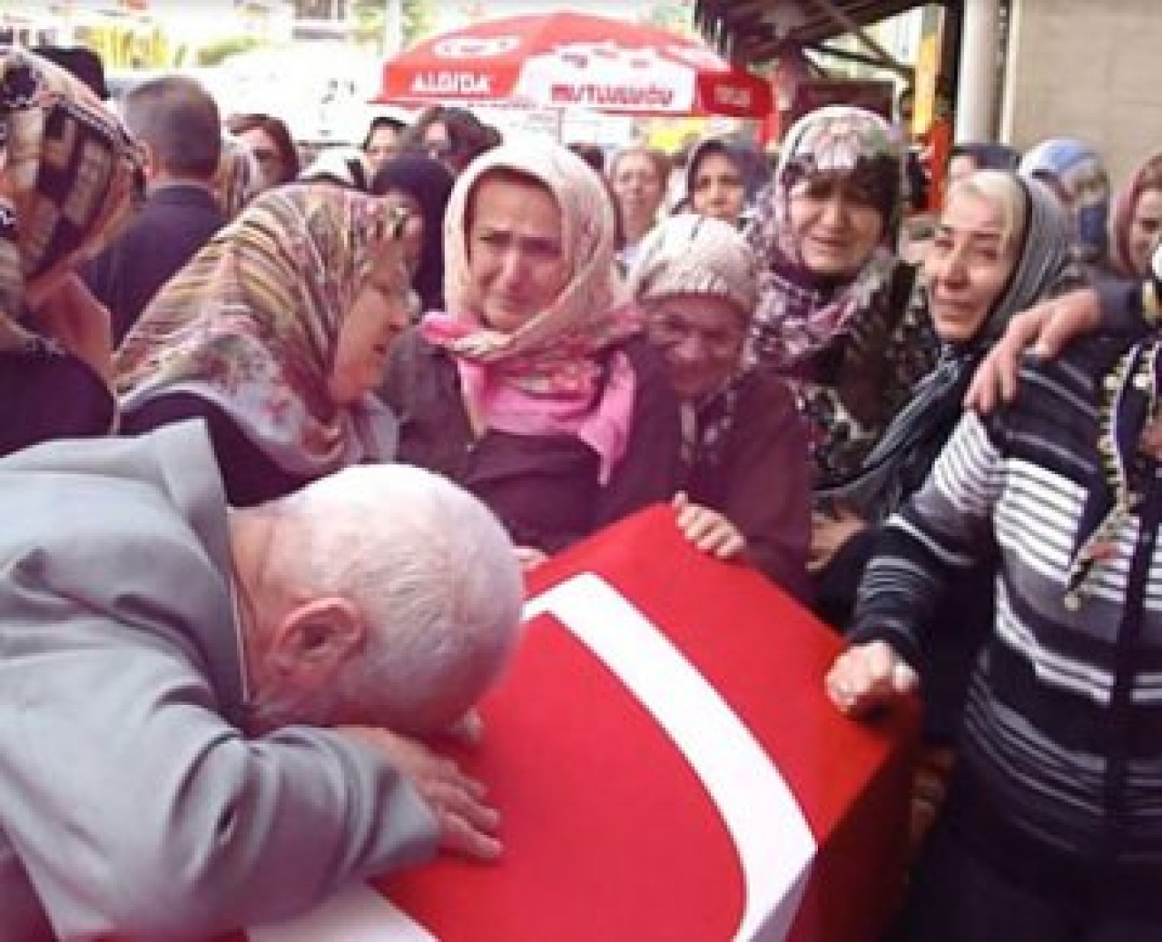 THY pilotu Oray Sarıçay'a son veda