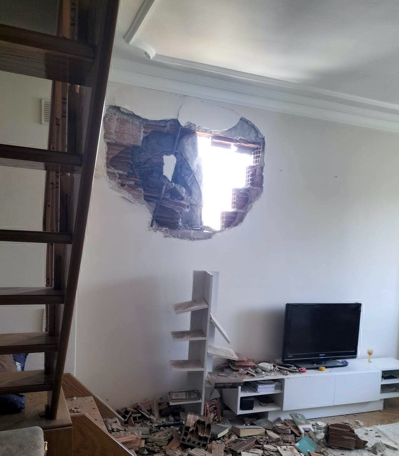 Ev başlarına yıkılacaktı!