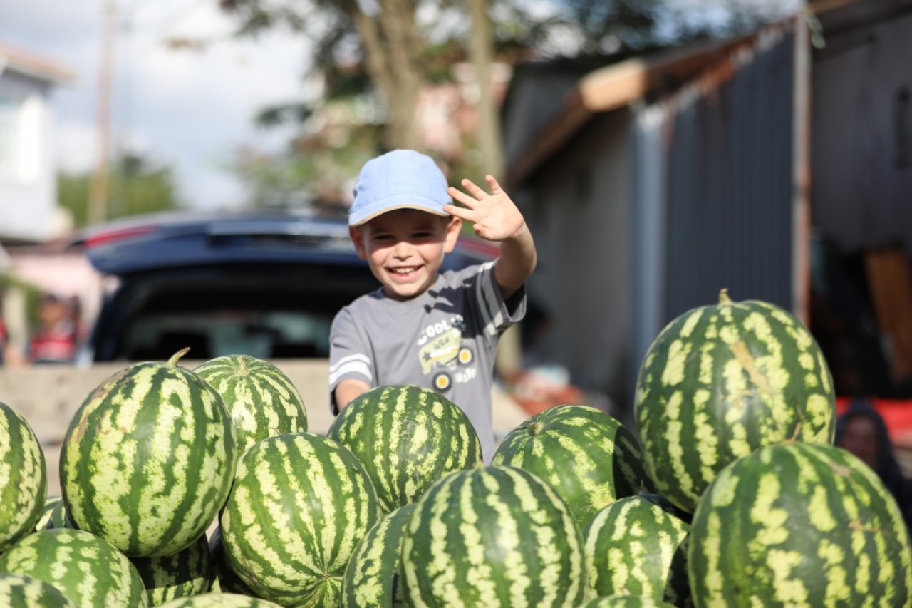 SİLİVRİ KADIKÖY’DE KARPUZLAR YARIŞTI