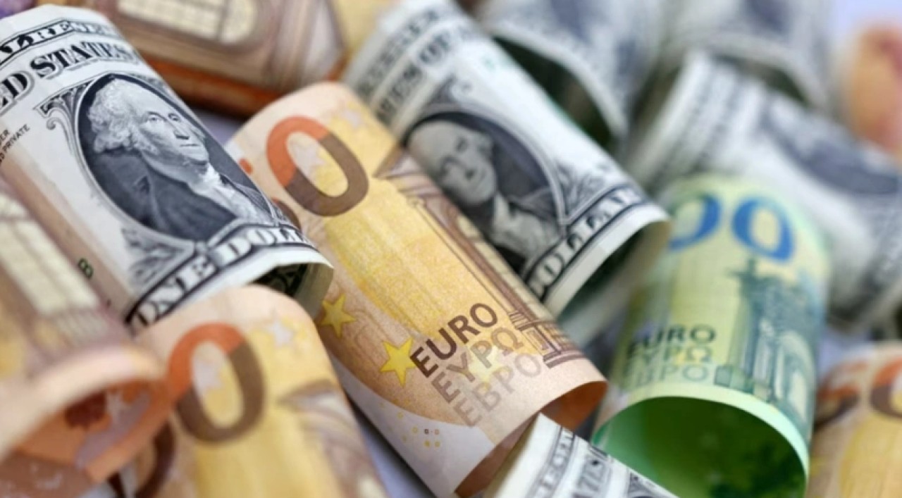 Dolar ve euro haftanın son gününe nasıl başladı?
