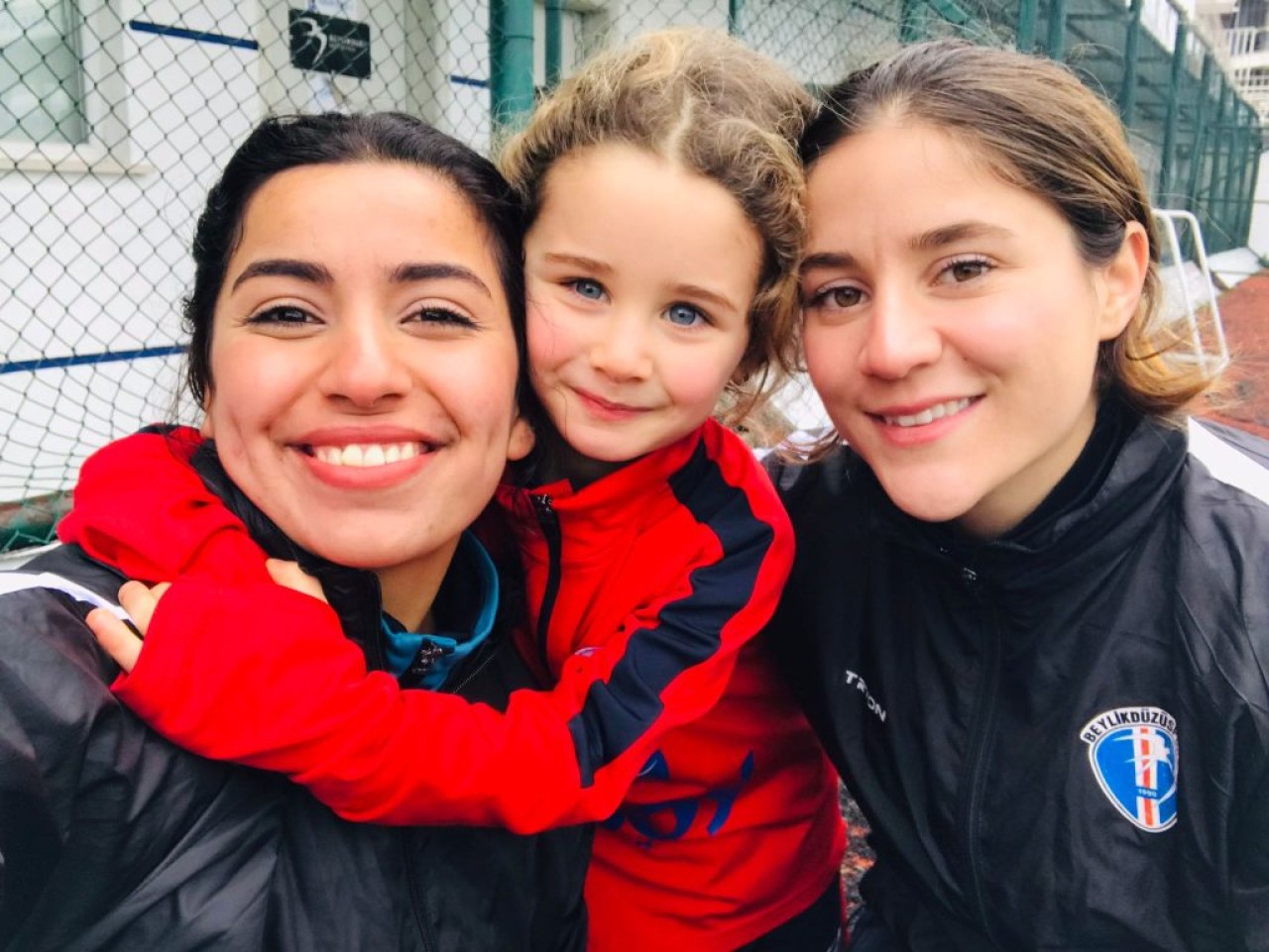 ALTYAPIYA KADIN ELİ