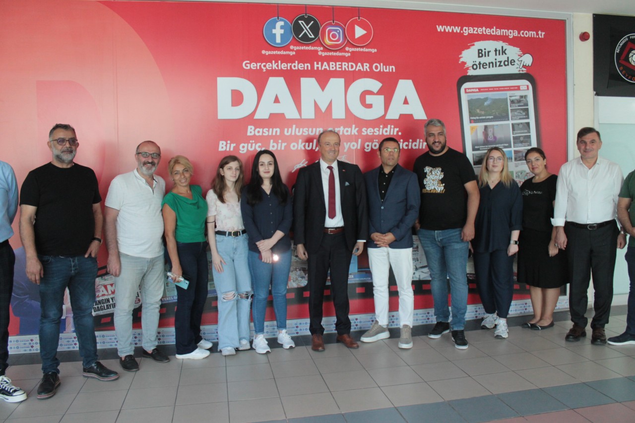 NE GELENEKÇİ NE DEĞİŞİCİYİM!