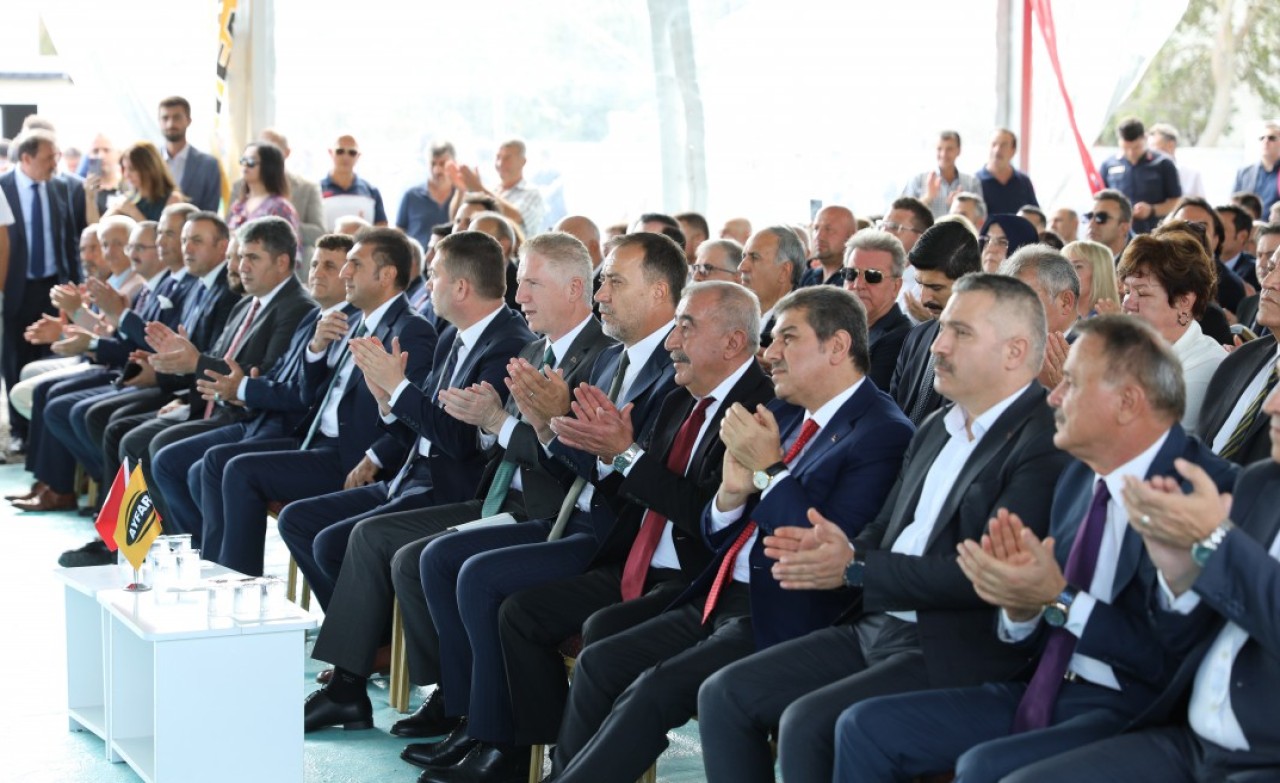 AYFAR MESLEKİ VE TEKNİK ANADOLU LİSESİNE GÖRKEMLİ TEMEL ATMA TÖRENİ