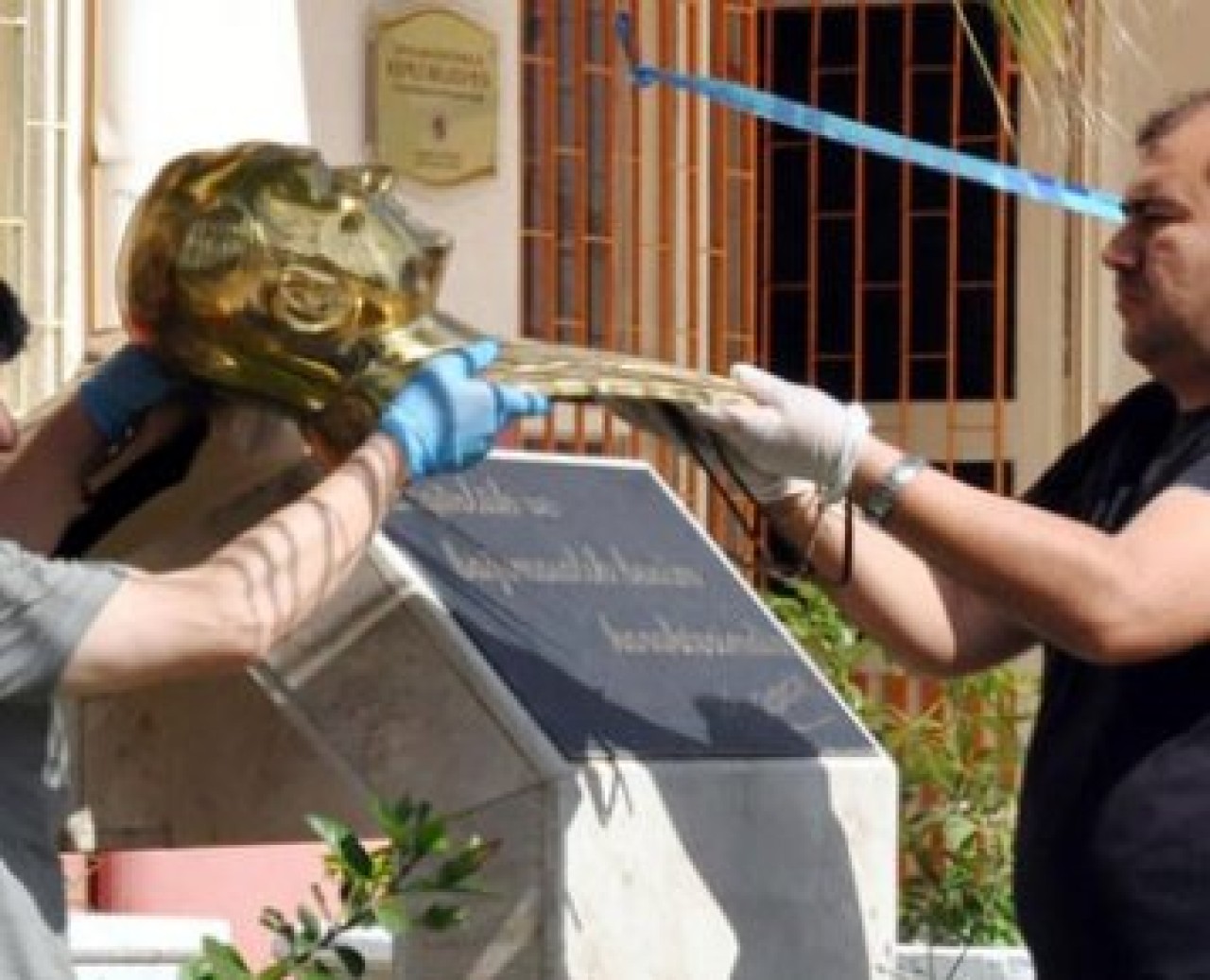 Atatürk büstüne saldırı