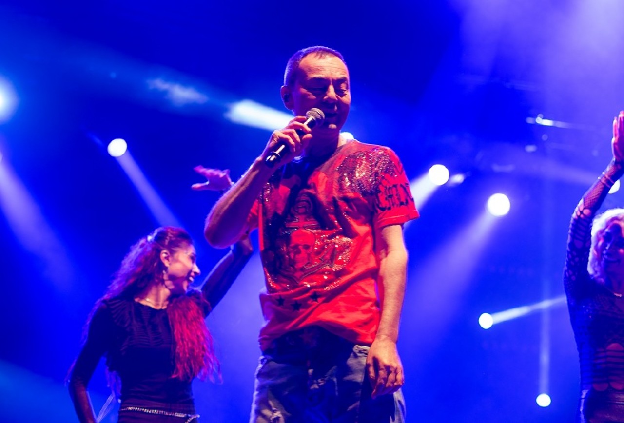 Ortaç'tan sahne şov