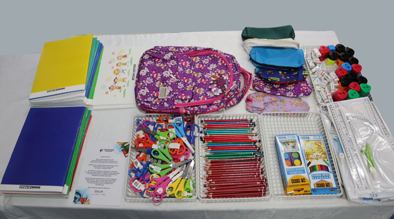 KÜÇÜKÇEKMECE BELEDİYESİ’NDEN, ÖĞRENCİLERE KIRTASİYE DESTEĞİ