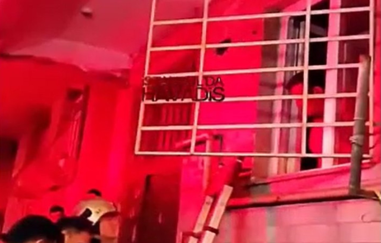 Kocasını eve kitledi! İtfaiye demirleri keserek kurtardı…