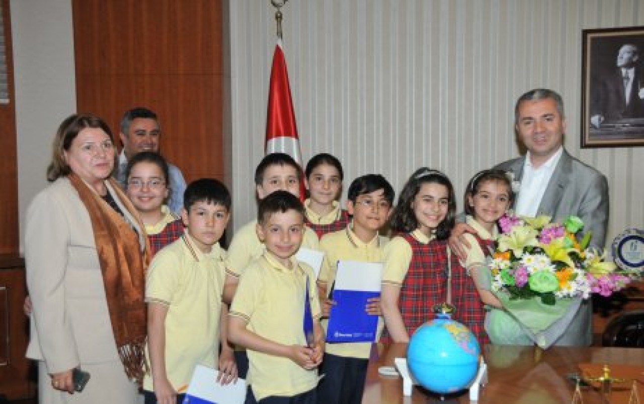 BAŞKAN UZUN ÖĞRENCİLERE “YEREL YÖNETİM”İ ANLATTI