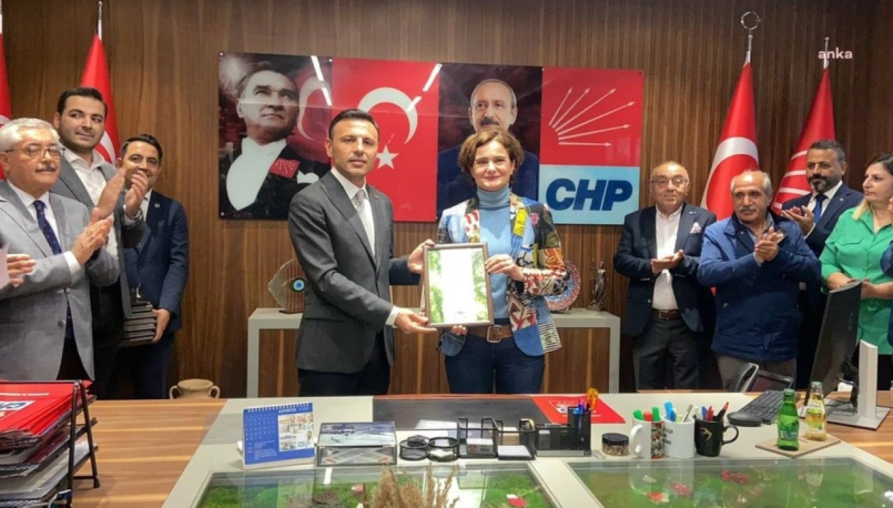 Canan Kaftancıoğlu, koltuğunu yeni başkan Özgür Çelik'e devretti