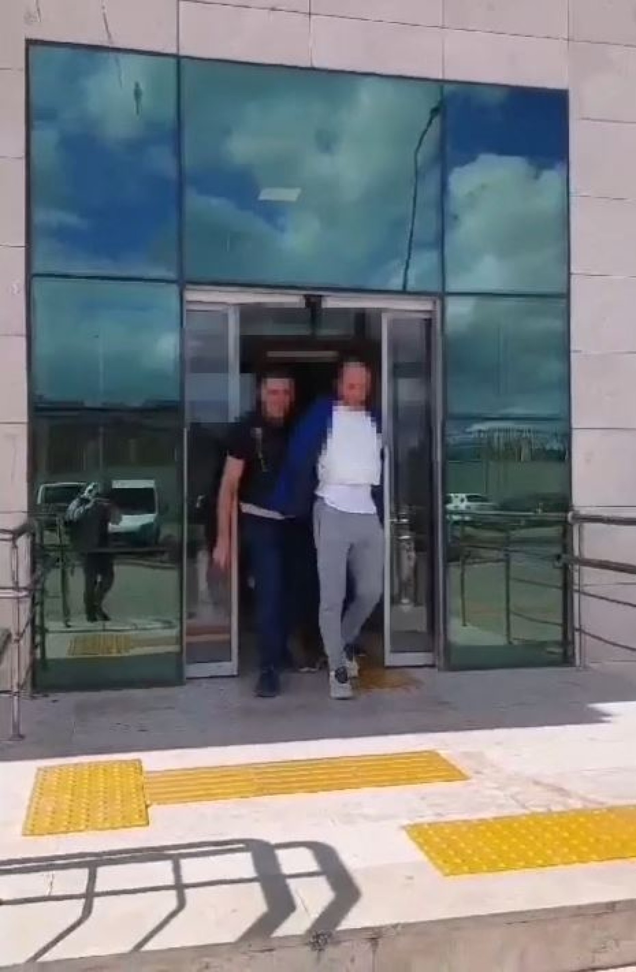 Kız öğrencilere taciz iddiasına gözaltı