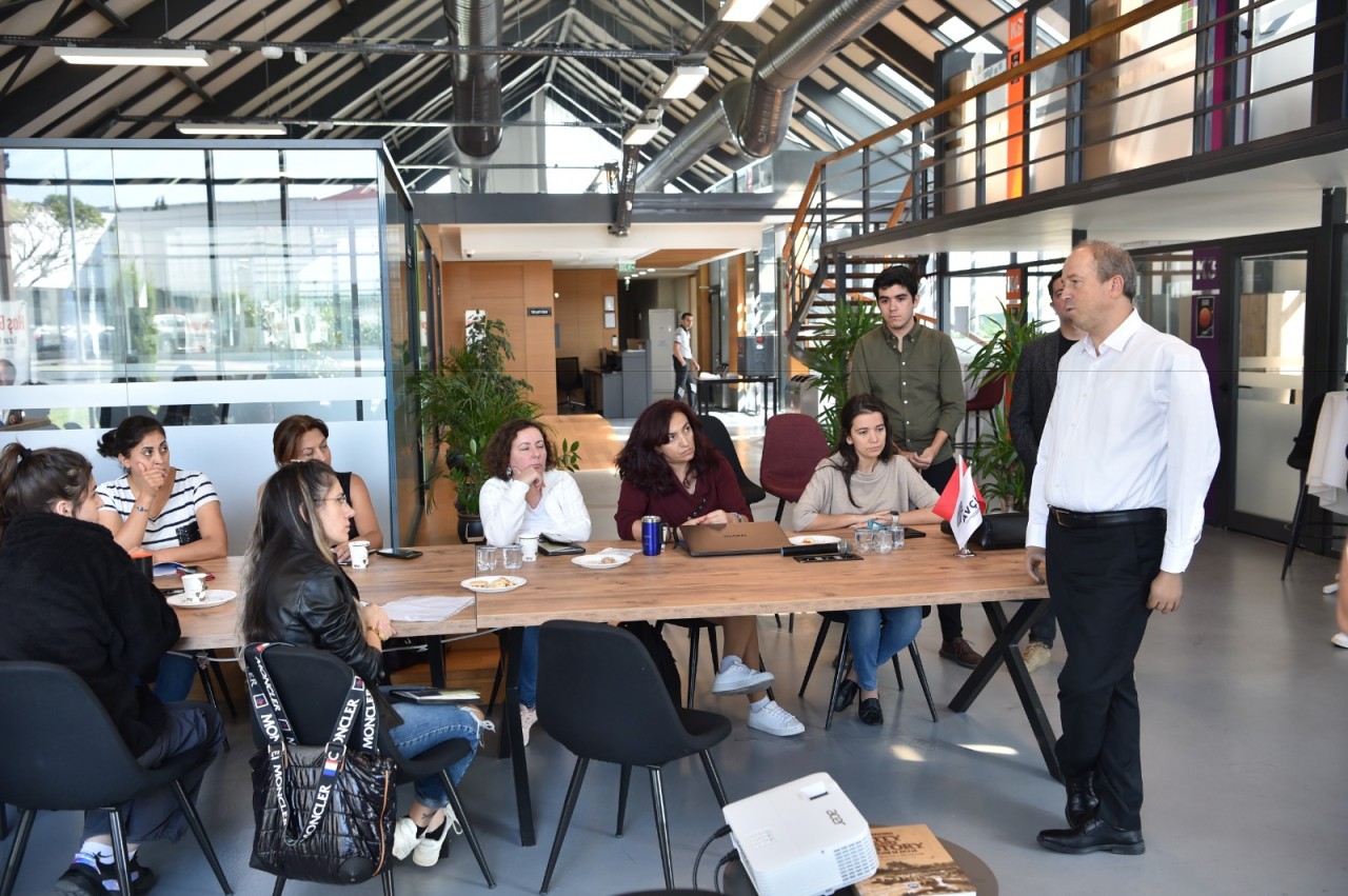 Avcılar’da Kadınlar Üreten Eller Projesi ile Dijitalleşiyor