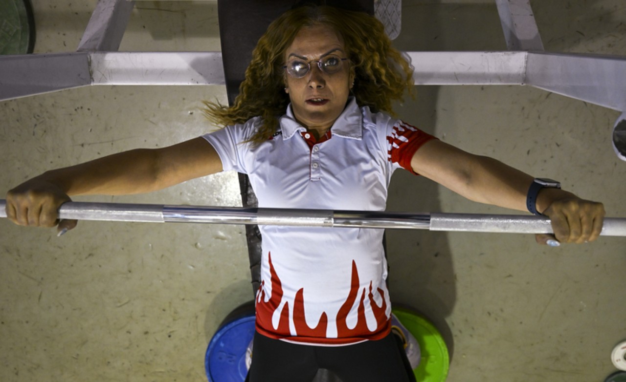 Engelleri iki elle kaldırdı!