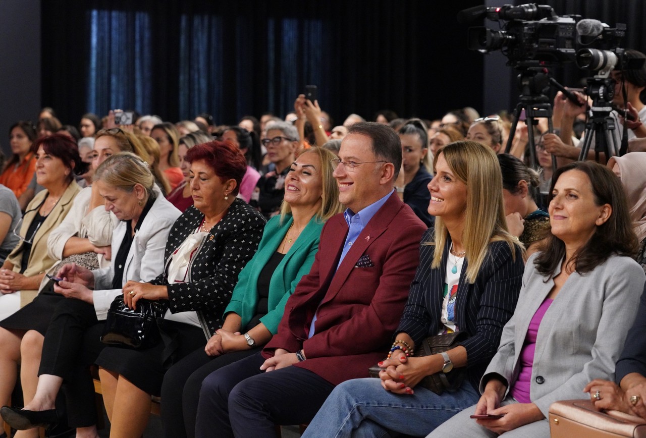 CUMHURİYET VE KADIN SÖYLEŞİSİNE YOĞUN İLGİ