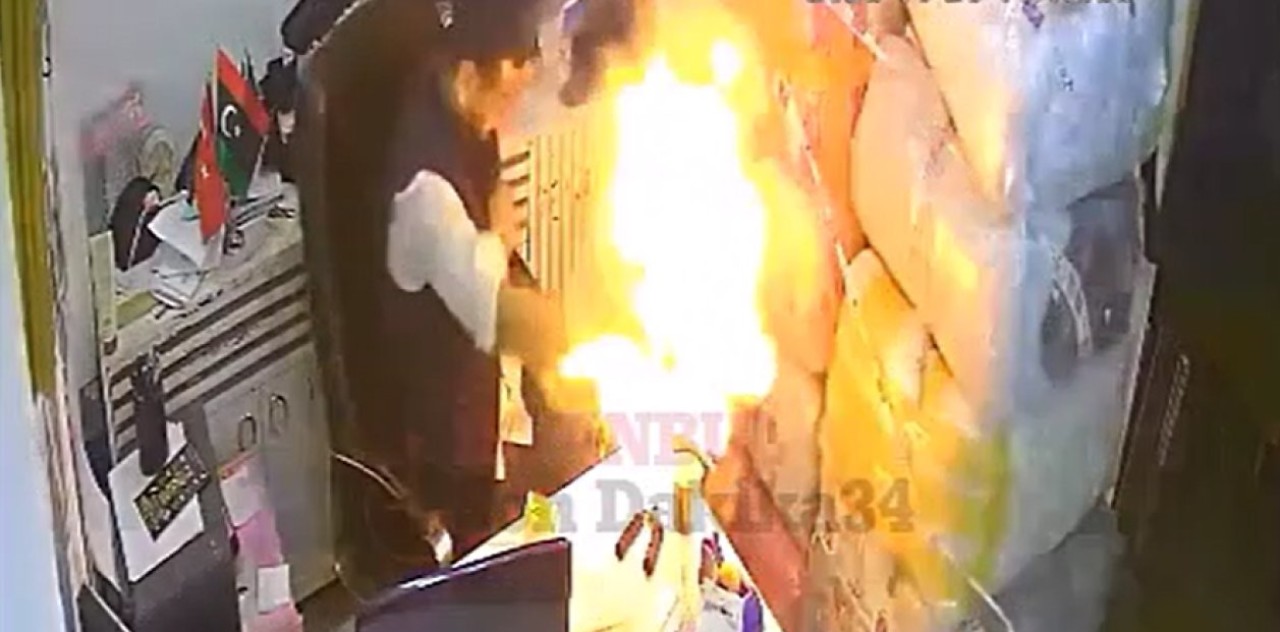 Telefon bataryası bir anda alev aldı!