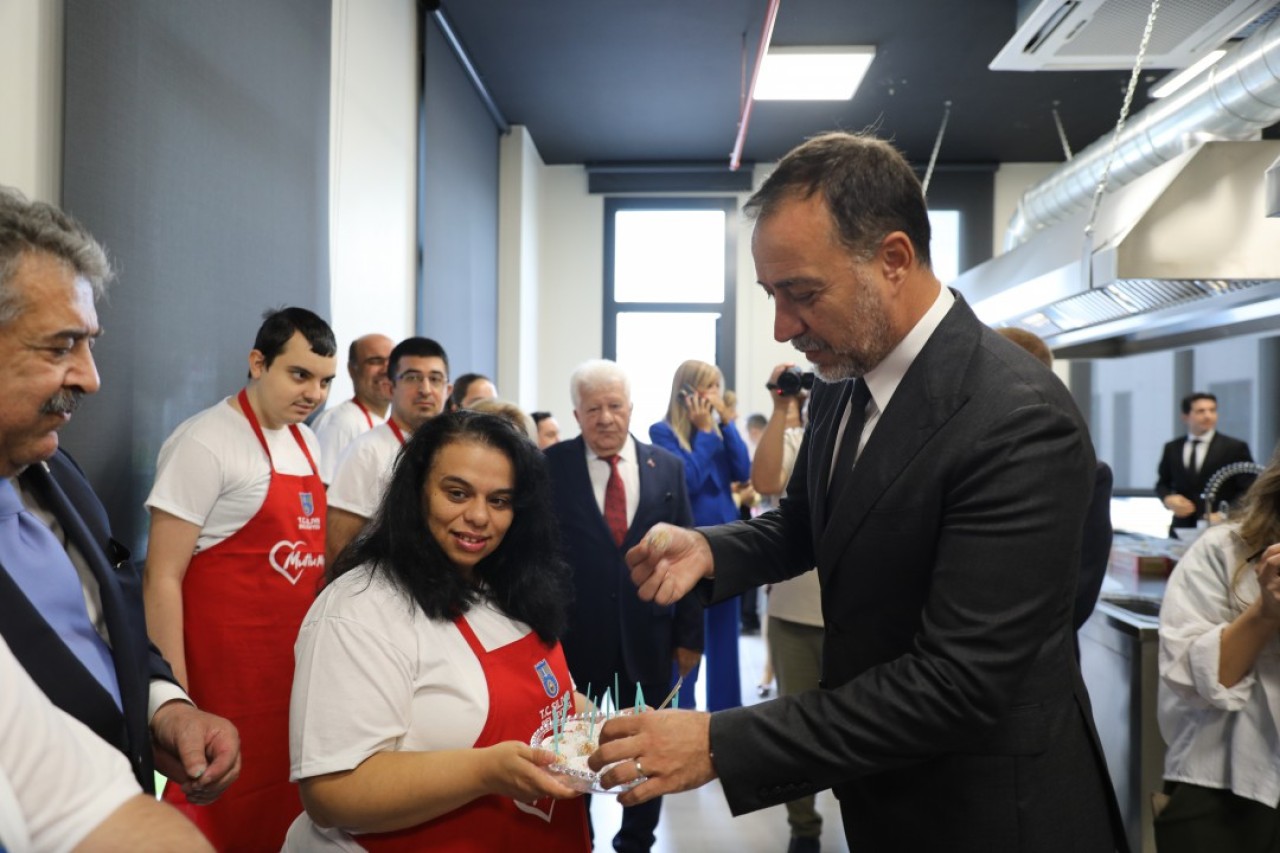 ENGELLİ OLMAK İNSANİ BİR HALDİR