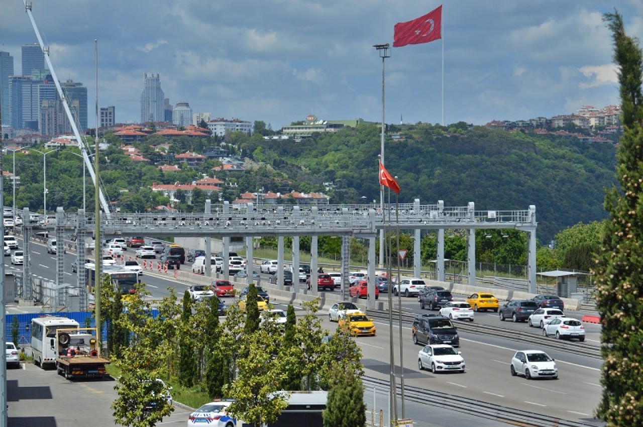 50 yılda 2 buçuk milyar araç geçti