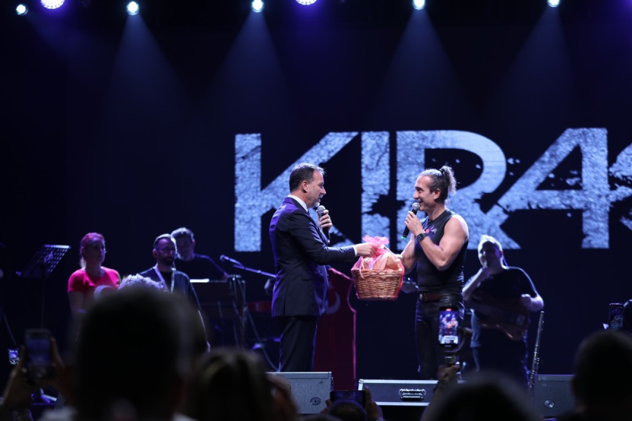 Eserin hala dimdik ayakta